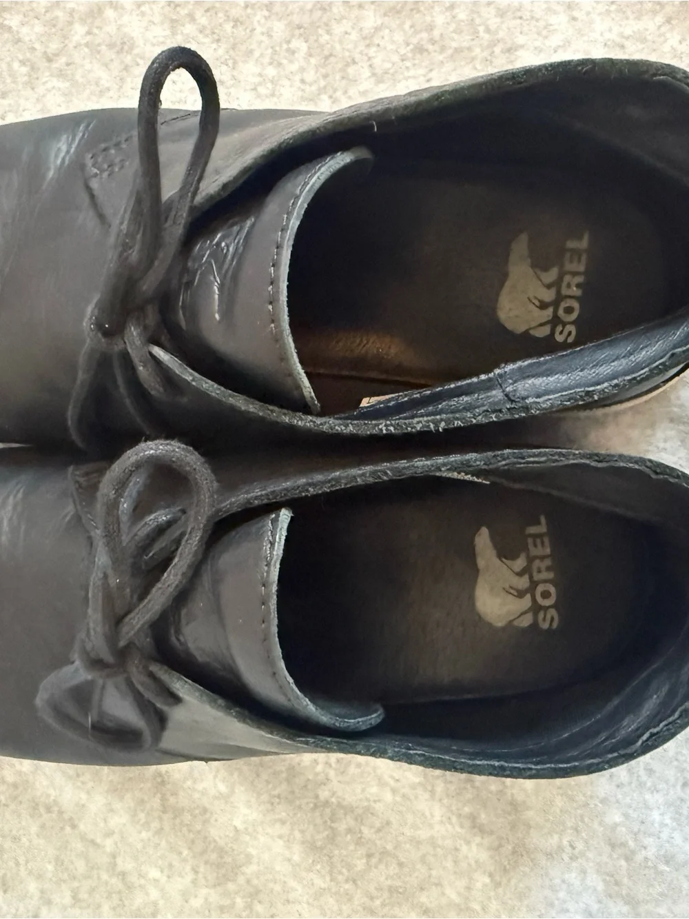 Sorel Men's Black Leather Chukka Boots with Tan Sole
